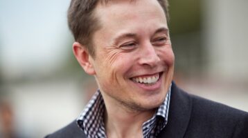 Elon Musk bleibt weitere vier bis fünf Jahre CEO von Tesla ...