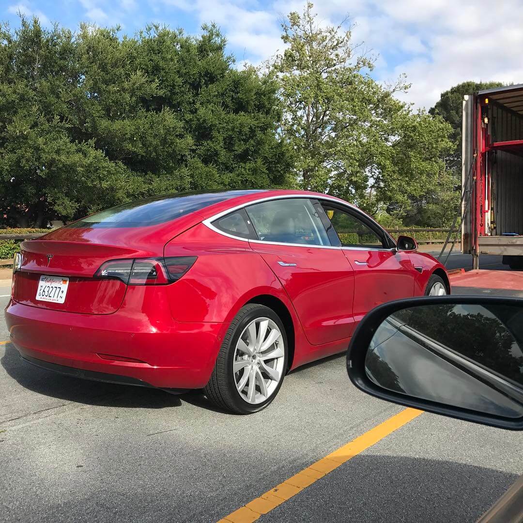 Tesla Model 3 - Streifen Freie Farbwahl das S in Rot