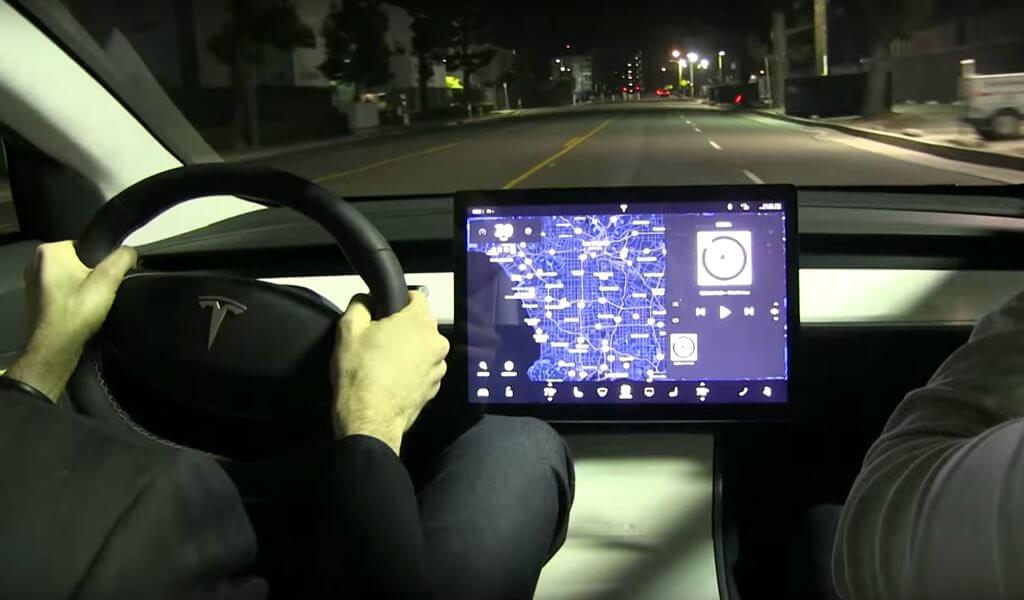 Tesla soll Model 3 komplett überarbeiten - COMPUTER BILD