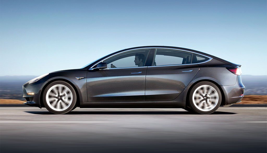 Tesla-7000-Model-3-pro-Woche