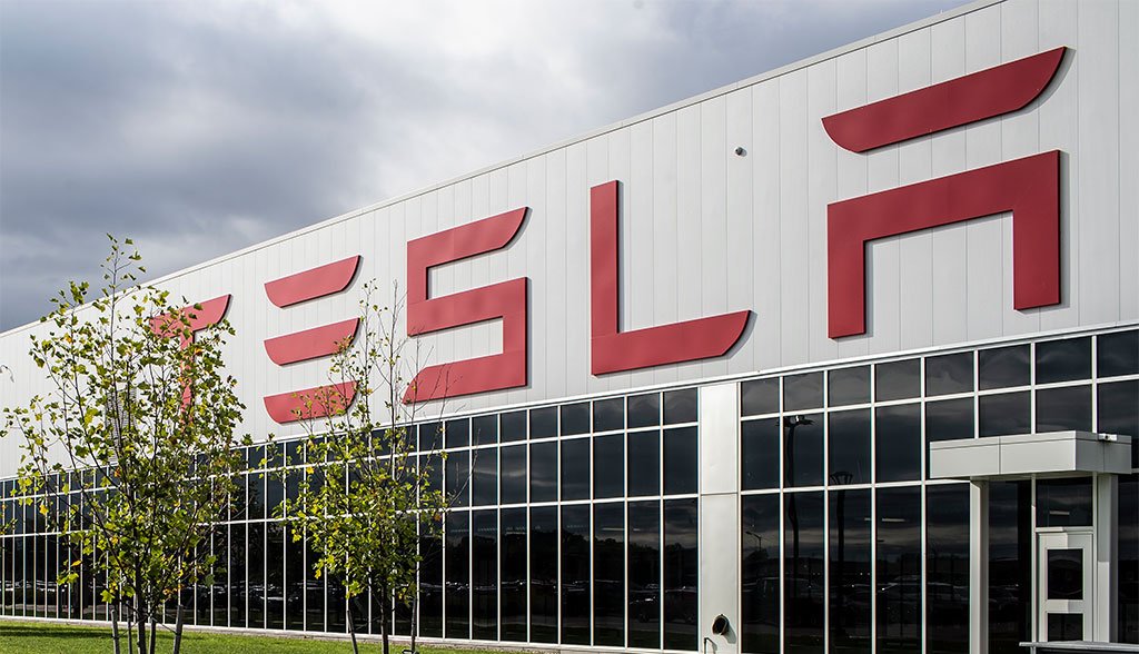 Tesla–Larry-Ellison