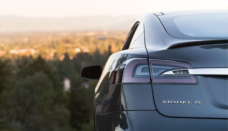 Tesla-Model-S-Brand-2014