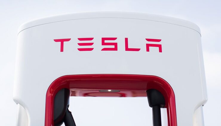 Tesla-Supercharger-Blockade