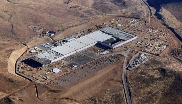 Tesla-und-Panasonic-Gigafactory