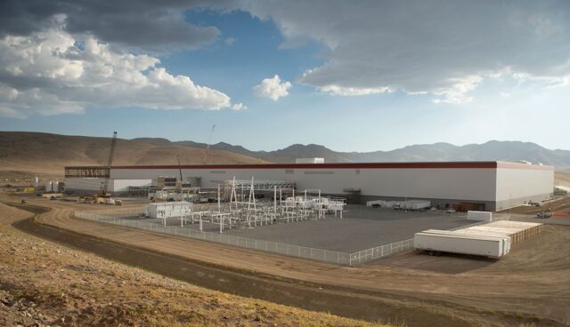 Tesla-Gigafactory-1