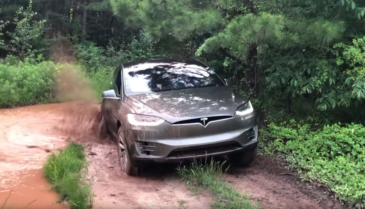 Tesla-Model-X-Gelaende-Offroad