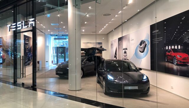 Tesla-Store-Berlin-Leipziger-Platz-12