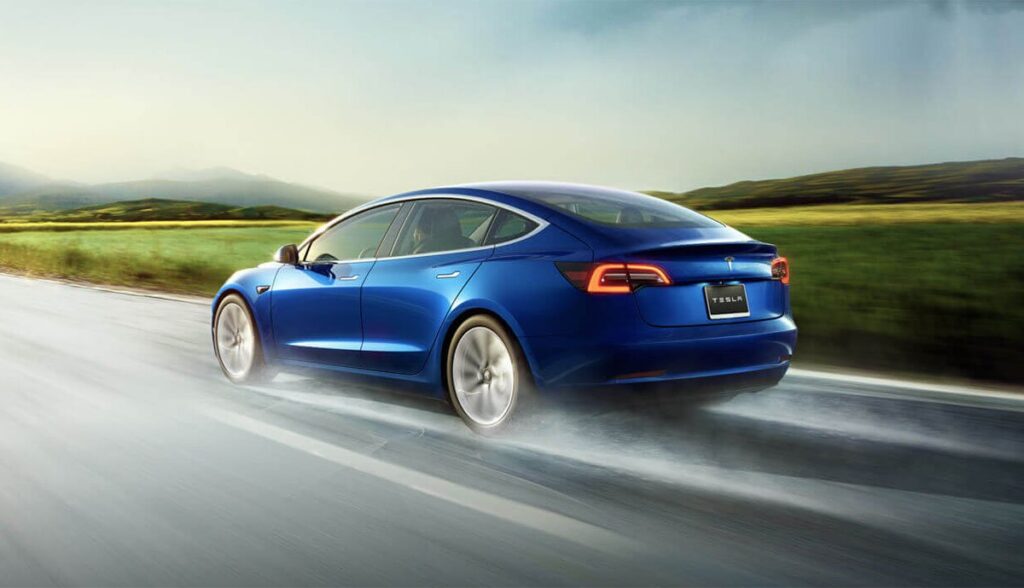 Tesla-Model-3-blau