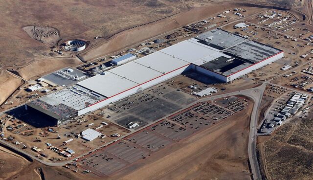 Tesla-Gigafabrik-1