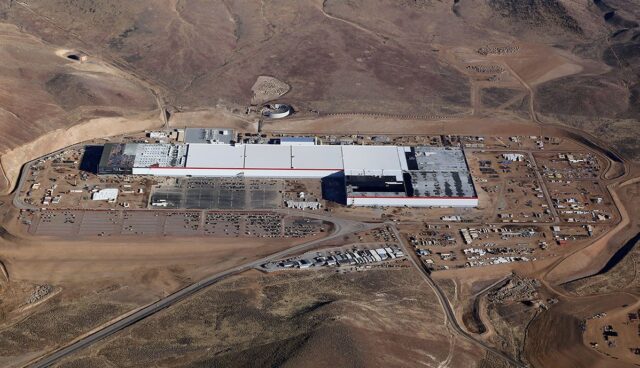 Tesla-Gigafactory-1