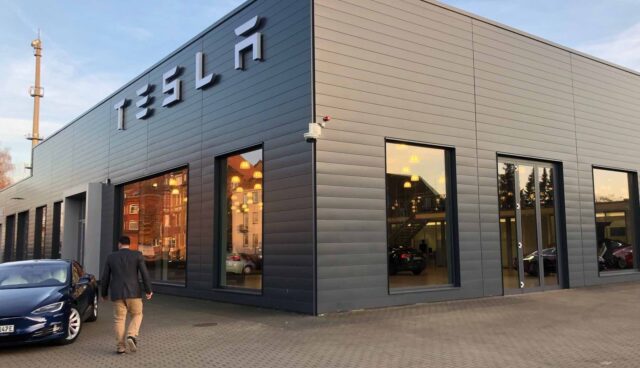 tesla center hannover 1