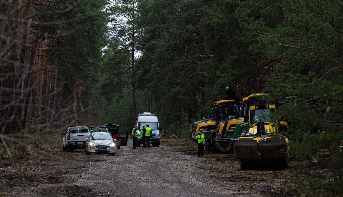 Maschinen für Rodung von Tesla-Wald – Erlaubnis steht aus > teslamag.de Maschinen für Rodung von Tesla-Wald – Erlaubnis steht aus > teslamag.de