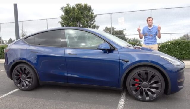 tesla model y de muro