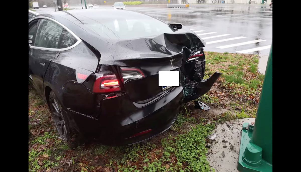 tesla model-3 unfall mast