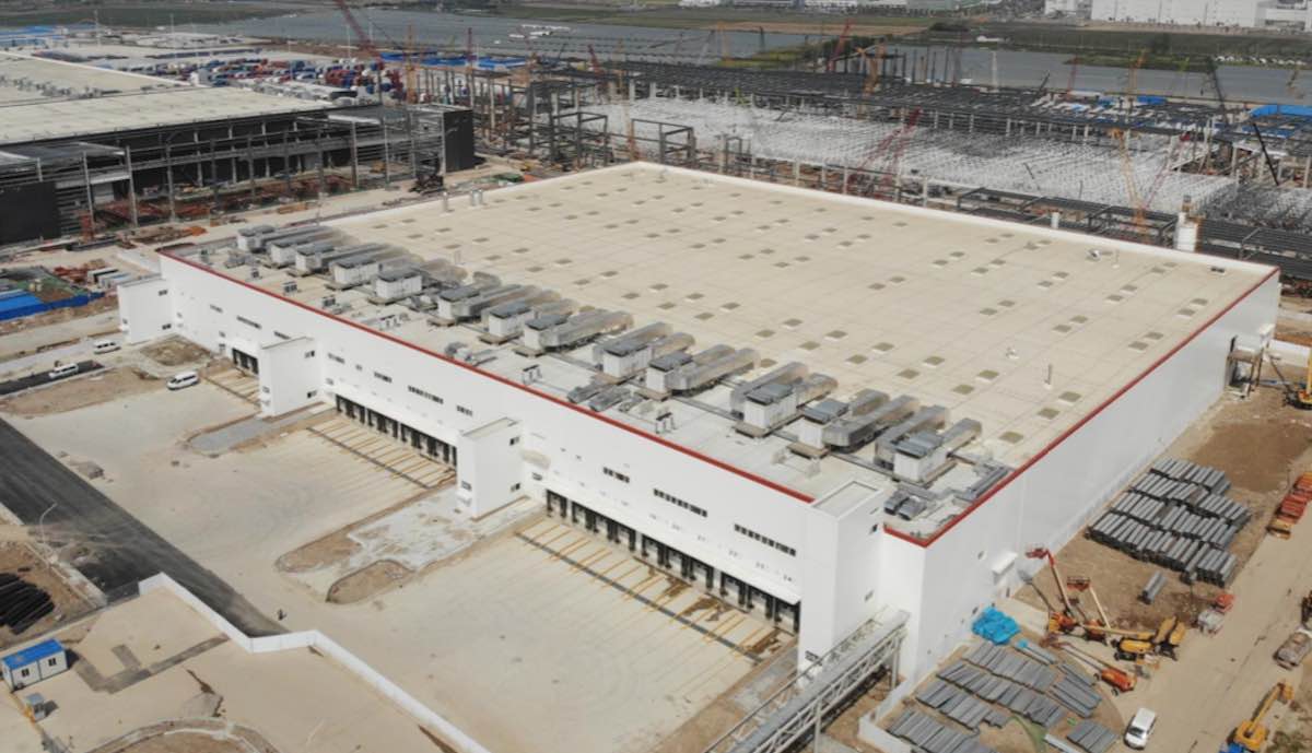 tesla gigafactory china akku gebäude