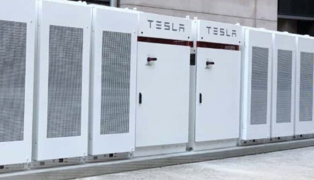 tesla powerpacks university queensland