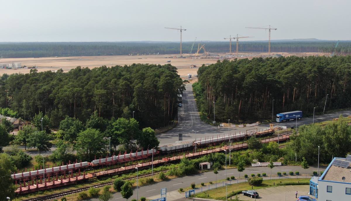 Tesla beantragt Rohbau Giga Berlin, Fertigteile schon da > teslamag.de Tesla beantragt Rohbau Giga Berlin, Fertigteile schon da > teslamag.de