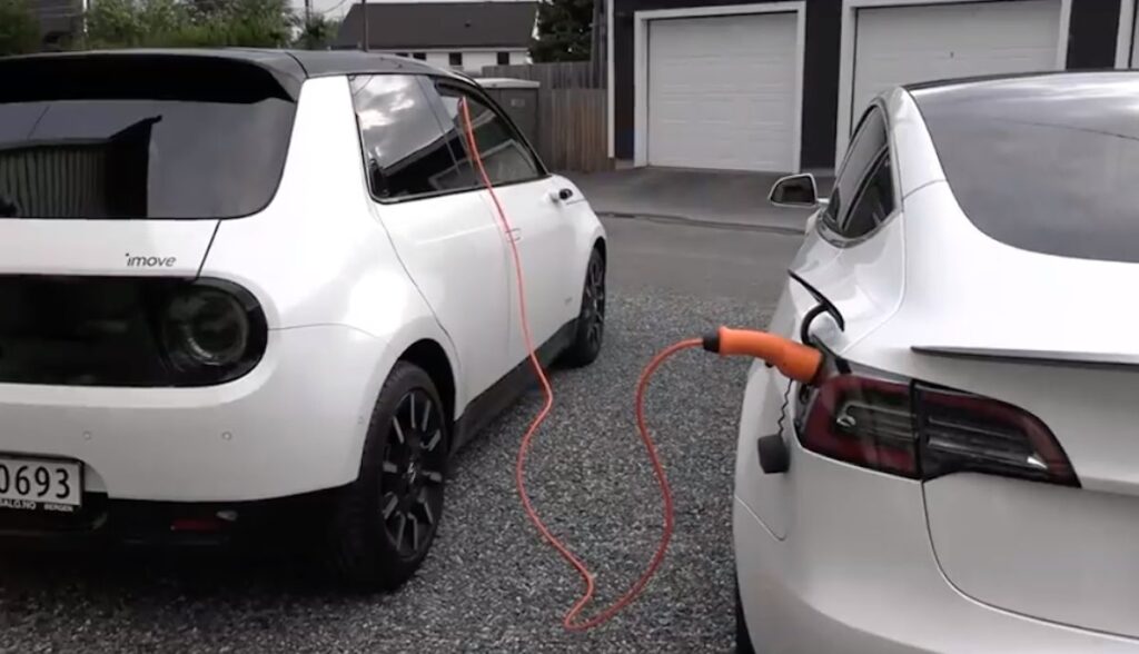 tesla model-3 laden honda-e elektroauto steckdose