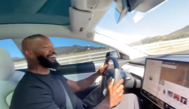 tesla model-3 performance innen jamie foxx