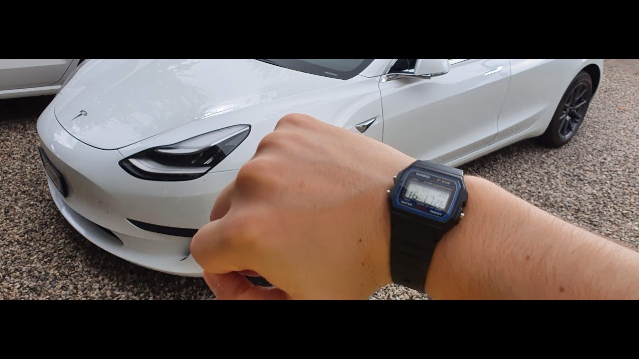 Tesla Uhren Kaufen In Deutschland Funk-Chip in diskreter Digital-Uhr öffnet Tesla Model 3 > teslamag.de