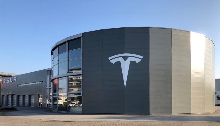 Tesla Eröffnet In Hamburg Neues Größtes Zentrum Deutschlands > Teslamag.de