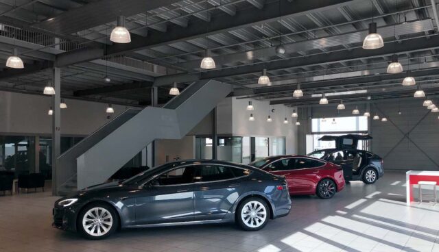 tesla center hamburg helbingtwiete innen