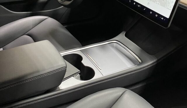 tesla model-3 mittelkonsole neu