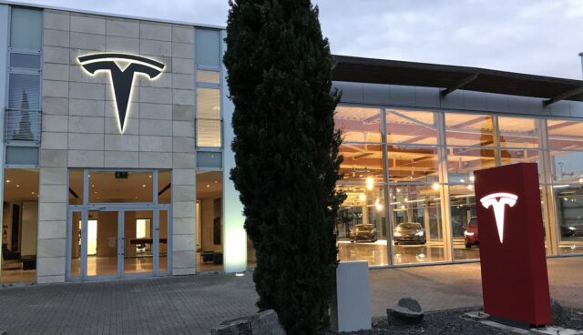 tesla zentrum mannheim aussen