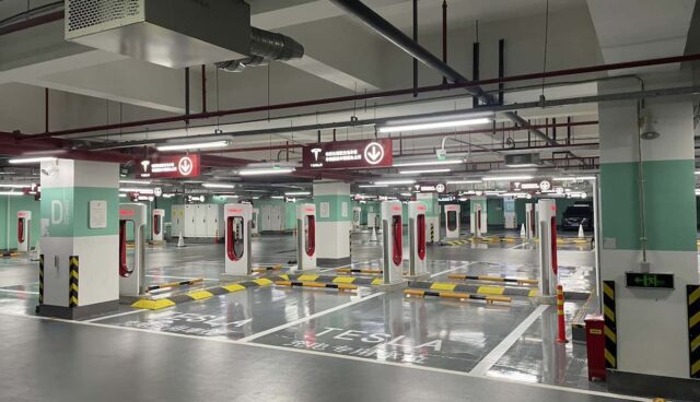 tesla supercharger schanghai 72 saeulen