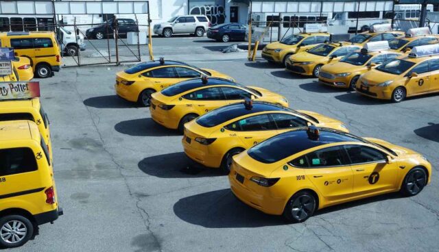 tesla model-3 taxi yellow can new york flotte