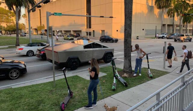 tesla cybertruck miami strasse fake