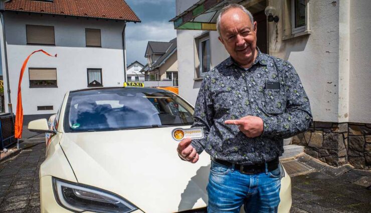 tesla taxi aschaffenburg dogecoin