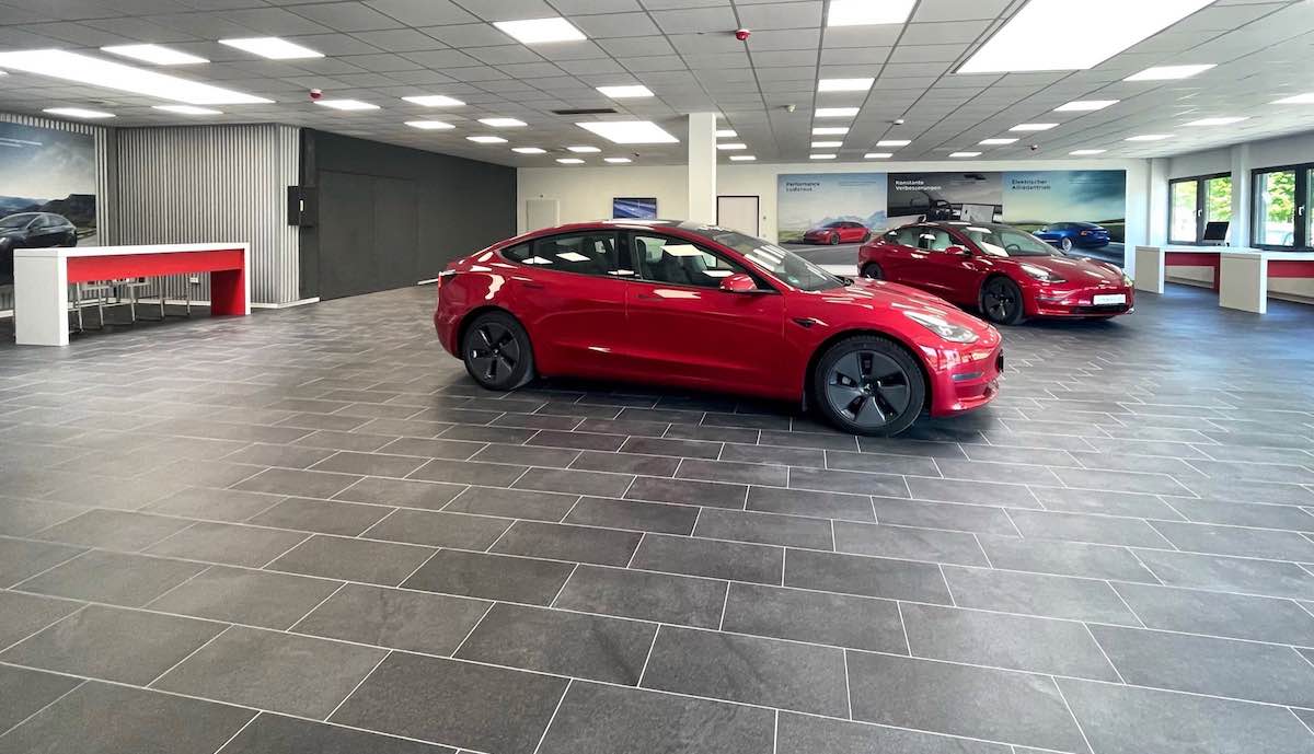 tesla zentrum rostock innen