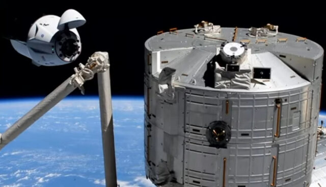 Dragon ISS docking_02