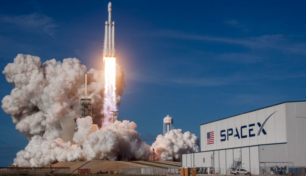 Falcon Heavy Start SpaceX Schriftzug_01