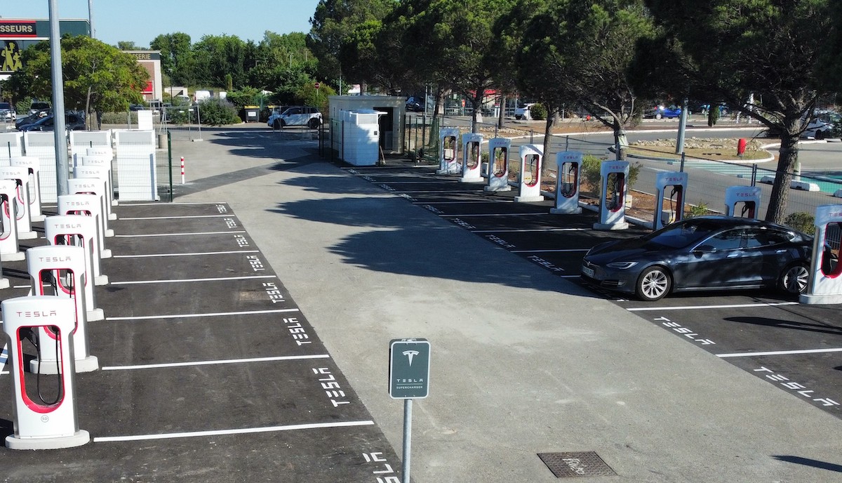 Tesla_Supercharger_Avignon_June 2022