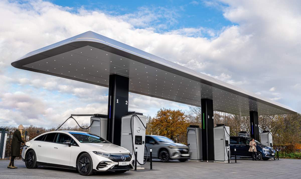Mercedes-Benz eröffnet ersten europäischen Charging Hub in Mannheim Mercedes-Benz opens first European Charging Hub in Mannheim