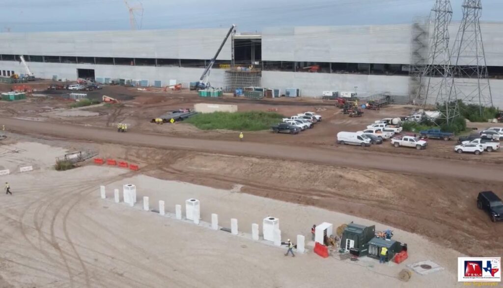 resla gigafactory texas supercharger ostseite