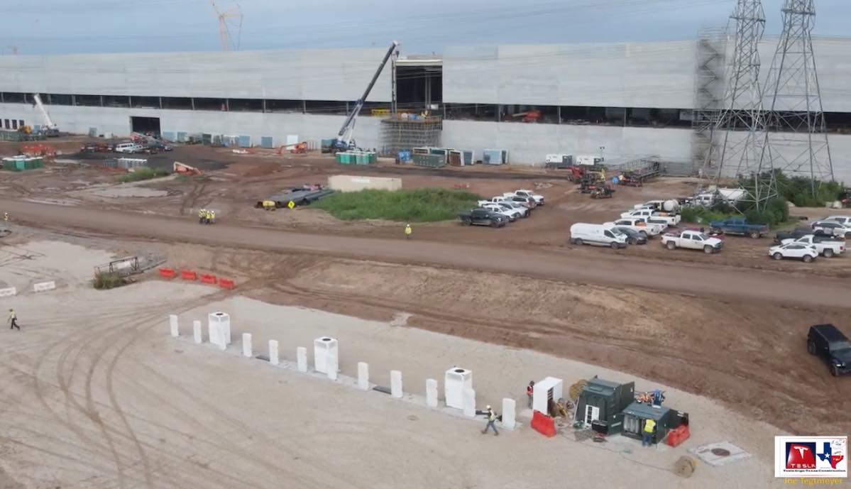 resla gigafactory texas supercharger ostseite