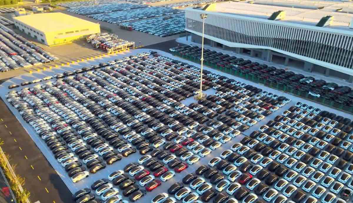 shanghai hafen tesla parkplatz rekord