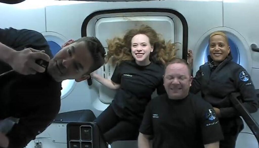 spacex dragon innen inspiration4 mission