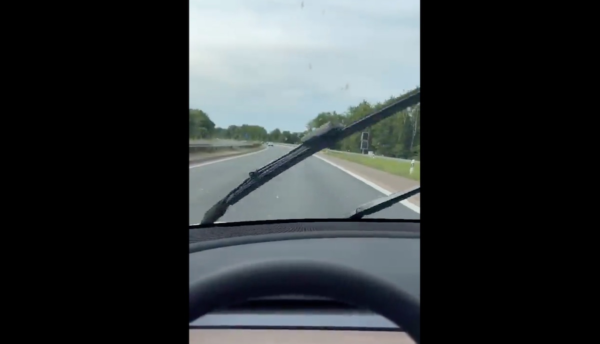 Tesla Autopilot di Jerman sekarang dengan “swipe only” > teslamag.de