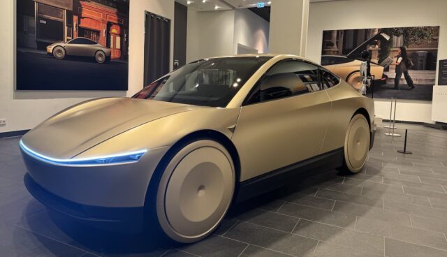 tesla cybercab berlin geschlossen schraeg vorn