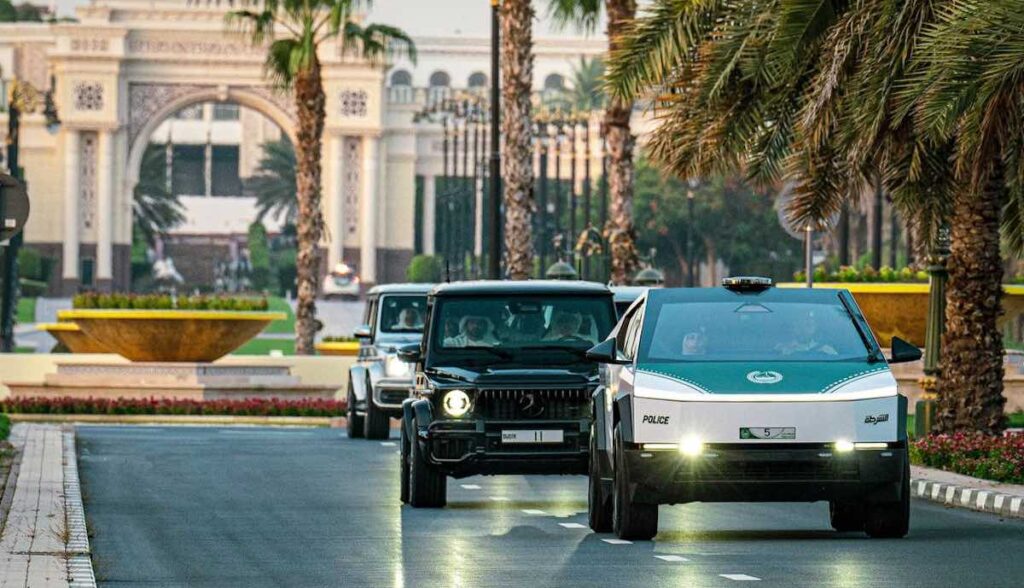 tesla cybertruck polizei dubai