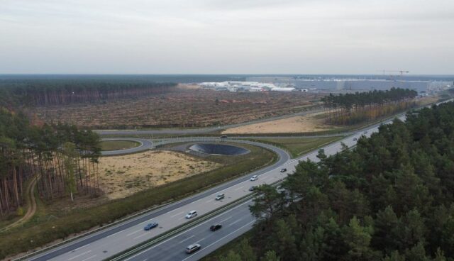 tesla giga berlin luftbild rodung okt22