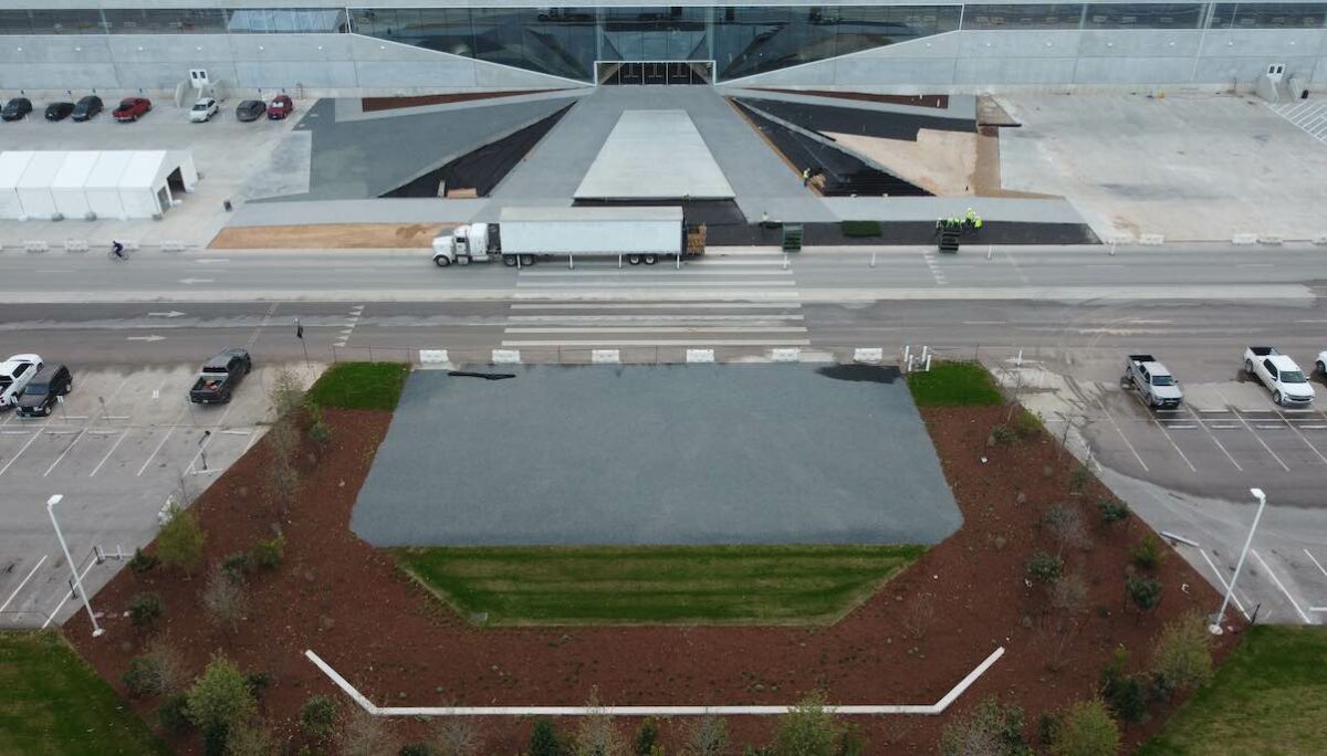 tesla gigafactory texas eingang feb22