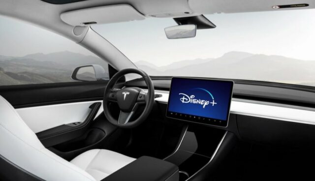 tesla innenraum bildschirm disney+