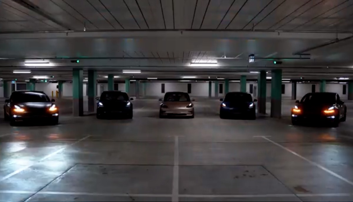 tesla light show garage synchron