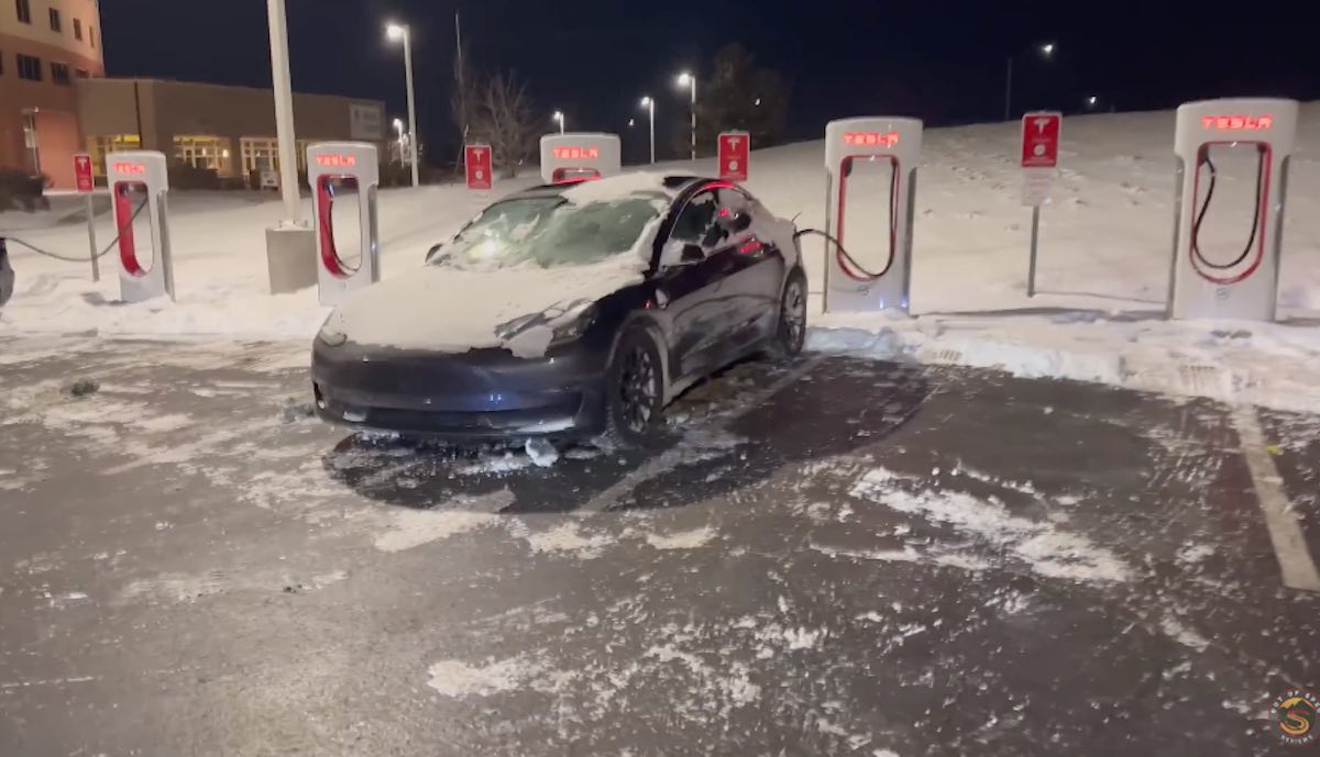 Tesla Model 3 snowmobile warms up for charging> teslamag.de