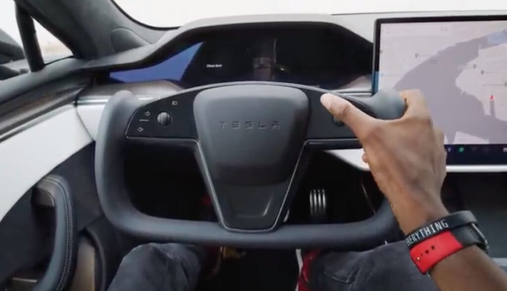 tesla model-s cockpit yoke